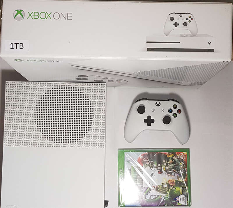 Microsoft Xbox One S 1TB console + Game + Fortnite (preloaded) or Apex Legends - 4K UHD Video Stream