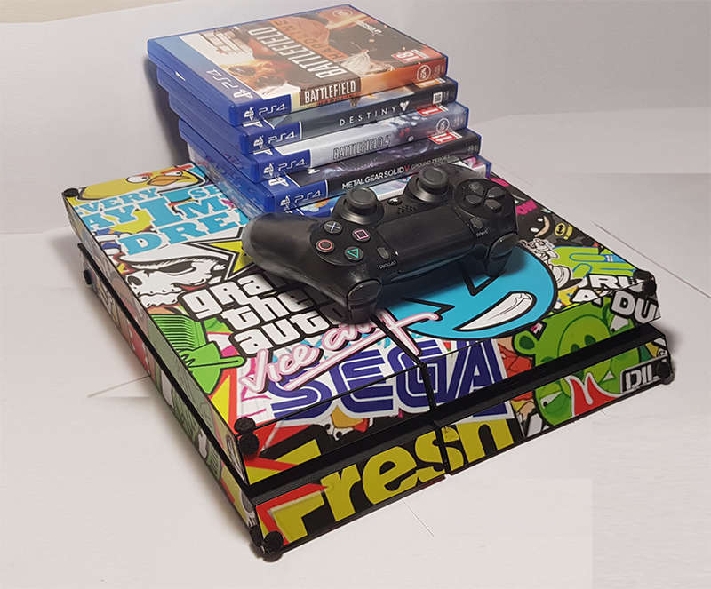 PlayStation 4 Gen1 Console + 1 V2 PS4 Controller + Fortnite (preloaded) or Apex Legends + 5 PS4Games