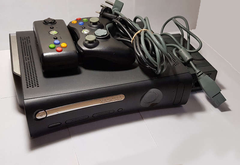 Microsoft Xbox 360 Elite 120GB Console + 1 Controller + 1 Remote + 6 games -All In Perfect Condition