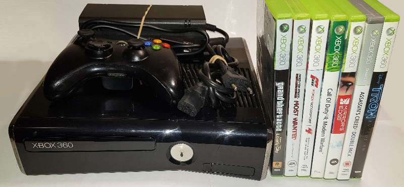 Microsoft Xbox 360 S 250GB Console + 10 games + Kinect Sensor + 1 Controller - in VeryGood Condition