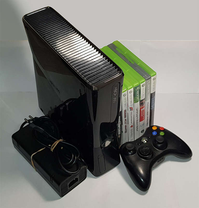 Microsoft Xbox 360 S 250GB Console + 10 games + Kinect Sensor + 1 Controller - in VeryGood Condition