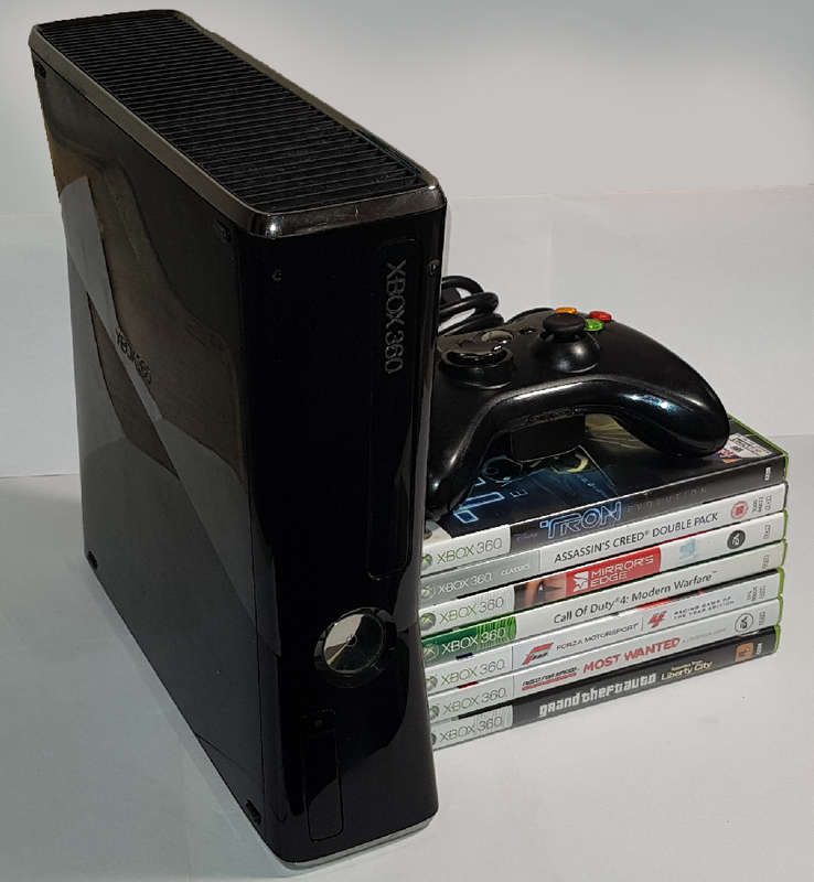 Microsoft Xbox 360 S 250GB Console + 10 games + Kinect Sensor + 1 Controller - in VeryGood Condition