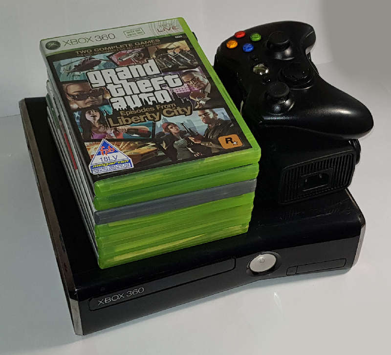 Microsoft Xbox 360 S 250GB Console + 10 games + Kinect Sensor + 1 Controller - in VeryGood Condition