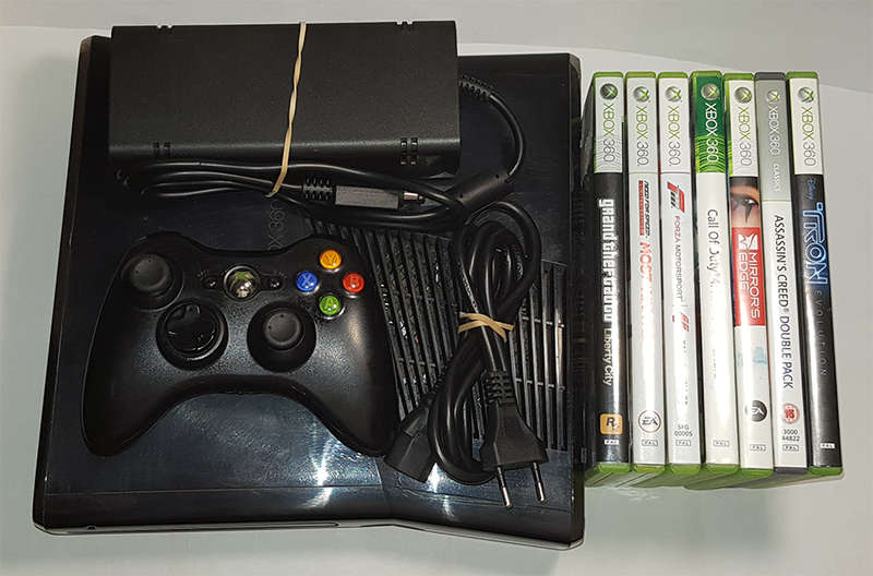 Microsoft Xbox 360 S 250GB Console + 10 games + Kinect Sensor + 1 Controller - in VeryGood Condition