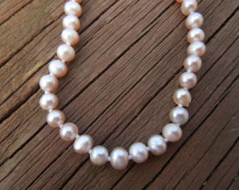 Elegant Pink Akoya Shell Pearl Necklace