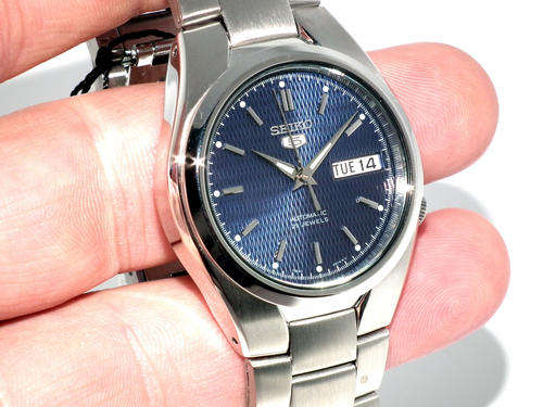 **Classic**SEIKO 5 MEN AUTOMATIC OYSTER NAVY BLUE DIAL WATCH NR SNK603K1