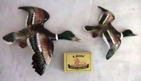 VINTAGE SET OF TWO FINE CERAMIC FLYING DUCKS WALL PLAQUES