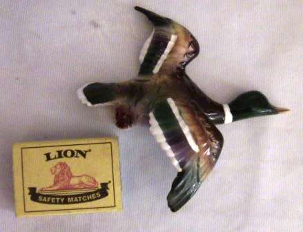 VINTAGE SET OF TWO FINE CERAMIC FLYING DUCKS WALL PLAQUES