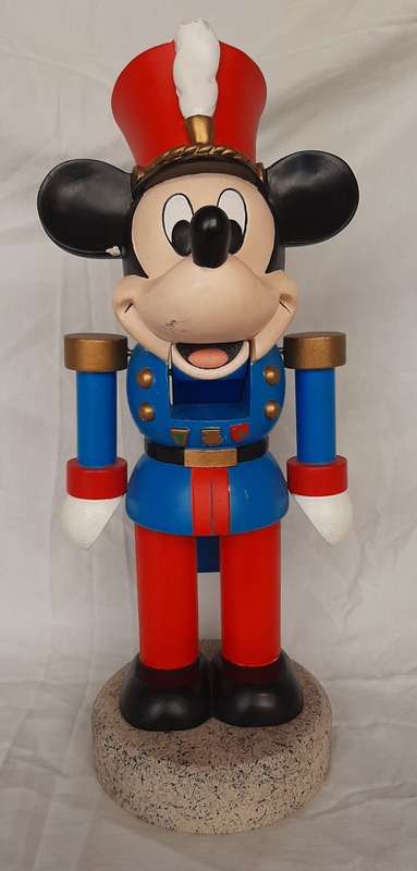MICKEY MOUSE NUTCRACKER