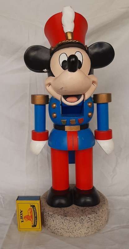 MICKEY MOUSE NUTCRACKER