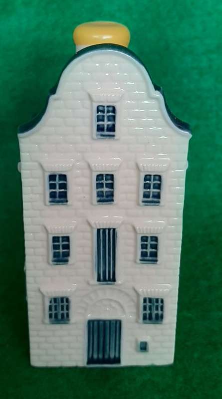 BLUE DELFTS MADE FO KLM MINIATURE HOUSE NO 79