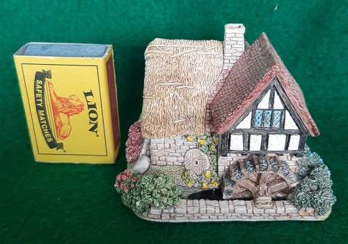 LILLIPUT LANE HOUSE FIGURINE WATERSIDE MILL