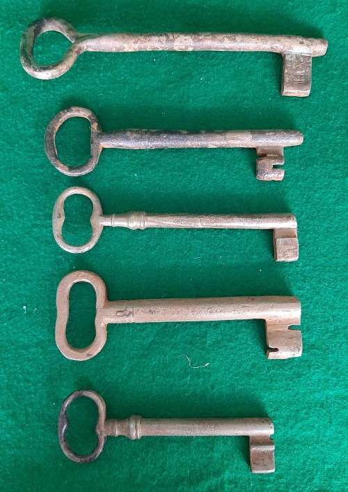 FIVE LARGE ANTIQUE SKELETON KEYS