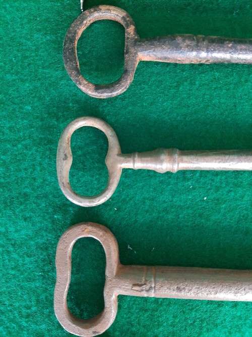 FIVE LARGE ANTIQUE SKELETON KEYS