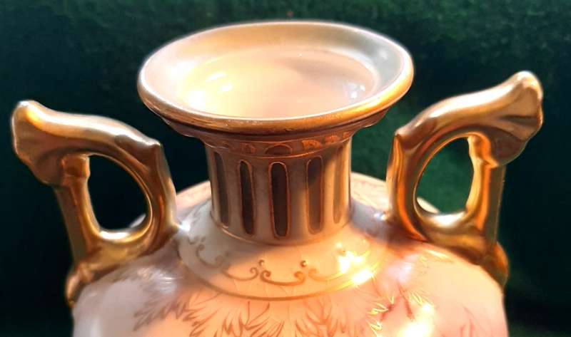 ANTIQUE CROWN DEVON STOKE ON TRENT VASE