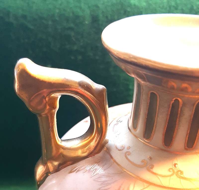 ANTIQUE CROWN DEVON STOKE ON TRENT VASE