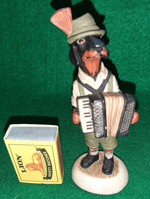 ROBERT HARROP DESIGN DACHSHUND DOGGIE ACORDIAN PLAYER