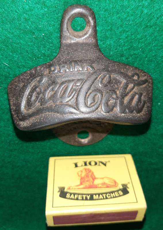 VINTAGE DRINK COCA COLA METAL BOTTLE OPENER