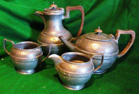 VINTAGE ART DECO PEWTER TEA/COFFEE SET  WITH BAKELITE HANDLES IN VERY GOOD CONDITION