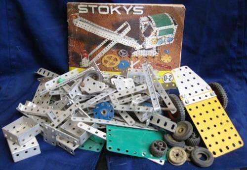 SELECTION OF RARE VINTAGE STOKYS "MECCANO" ALUMIUIM METAL PARTS WITH THE ORIGINAL INSTRUCTION BOOKLE