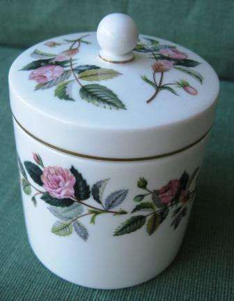 VINTAGE WEDGWOOD BONE CHINA LIDDED BOWL-HATHAWAY ROSE PATTERN