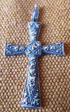 VINTAGE 930 SILVER AND MARCASITE CROSS PENDANT