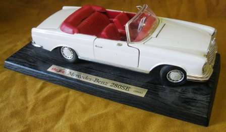 MAISTO MERCEDES BENZ 280 SE 1966 MODEL
