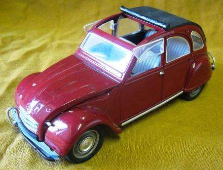 MINIATURE MODEL MAROON COLOURED CITROEN 2CV.