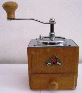 VINTAGE DE VE "MADE IN HOLLAND" WOODEN AND CHROME COFFEE BEAN GRINDER