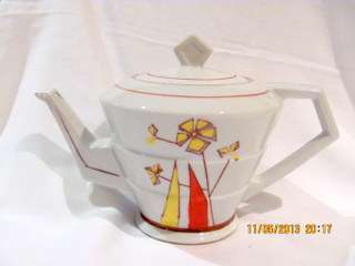 Art Deco Tea Pot       Fine porcelain,,,,,   Unknown origin....... c1930's+