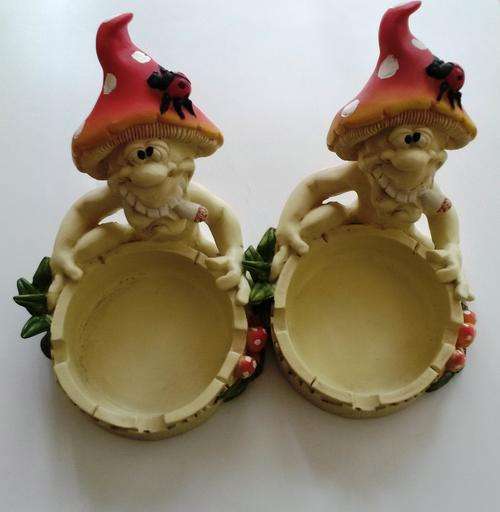 GARDEN ASHTRAYS