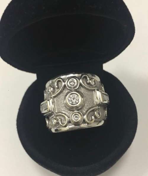 9ct Gold and Diamond ring