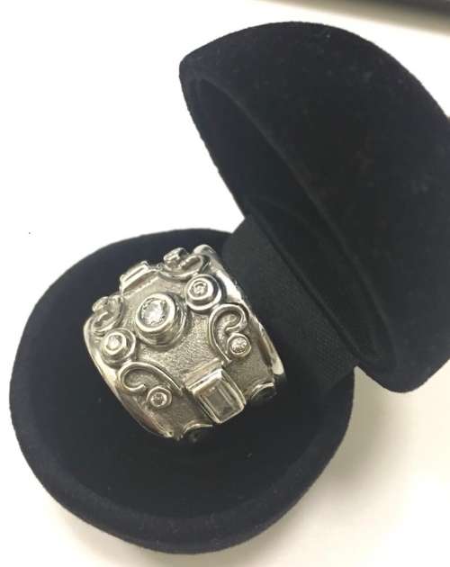 9ct Gold and Diamond ring