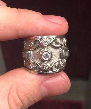 9ct Gold and Diamond ring