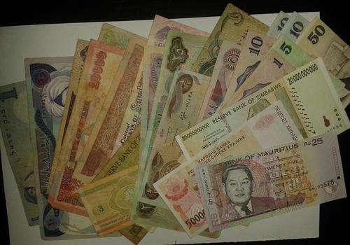 Lot of 25 International Bank notes!!