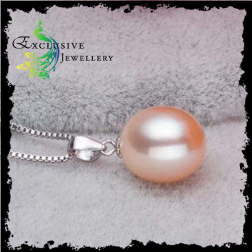 Freshwater Pearl Pendant & Necklace