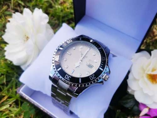 Initial Trùoppu Beddu Rotating Bezel Analog wrist watch
