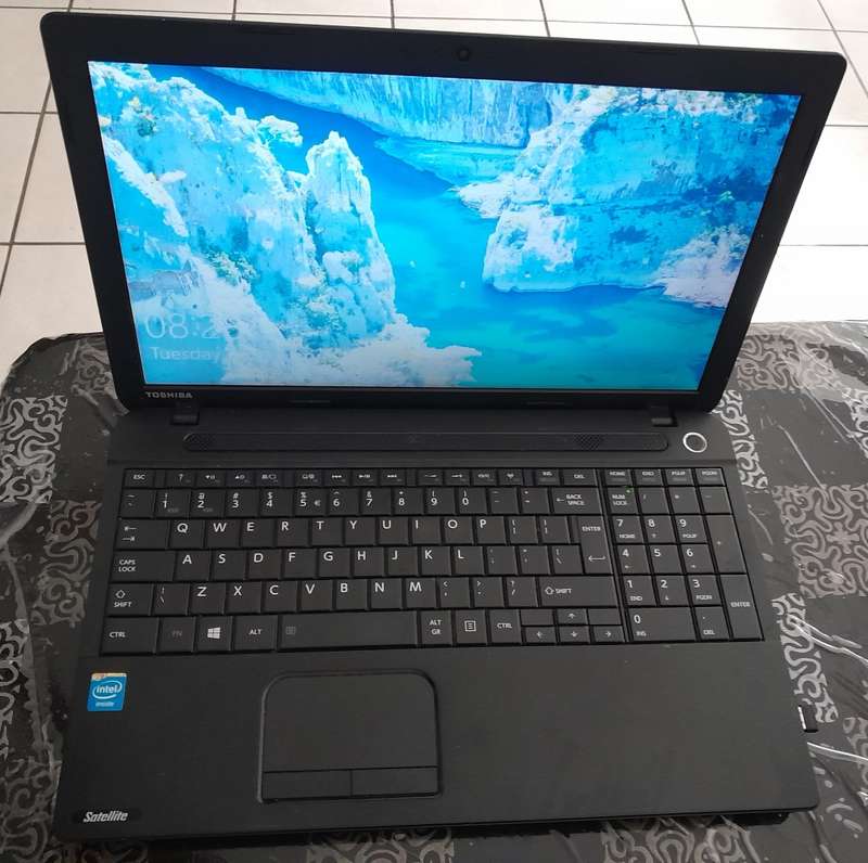 Toshiba C50 Laptop Windows 10 Pro Working 100% wireless MOUSE & KEYBOARD INCLUDED