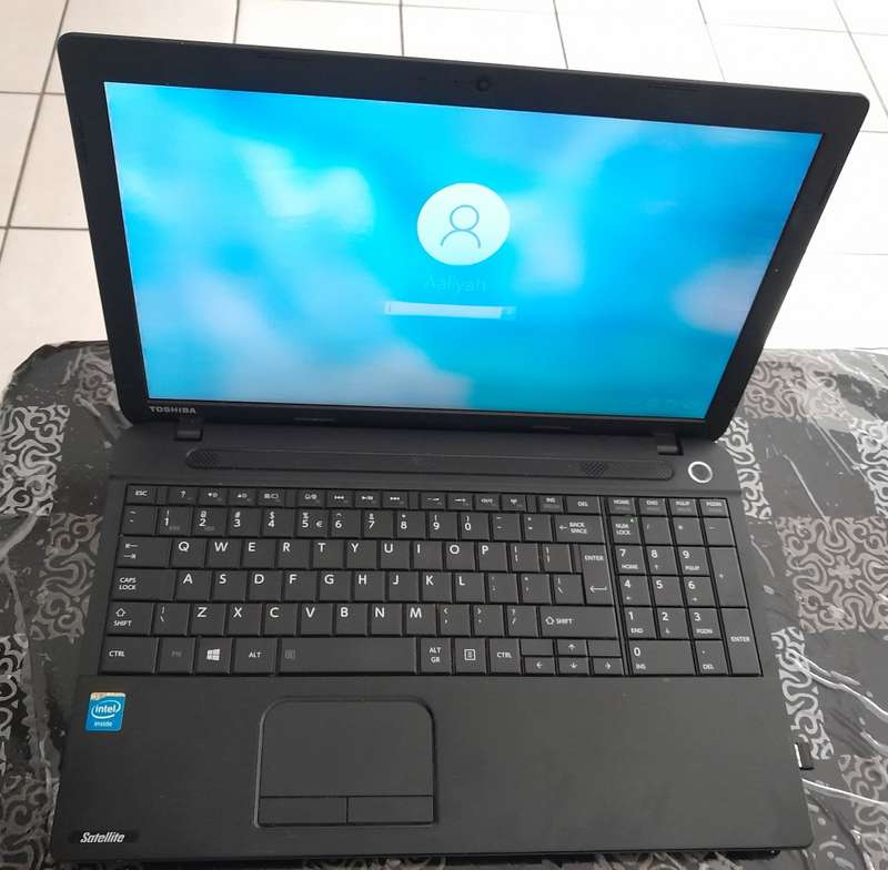 Toshiba C50 Laptop Windows 10 Pro Working 100% wireless MOUSE & KEYBOARD INCLUDED