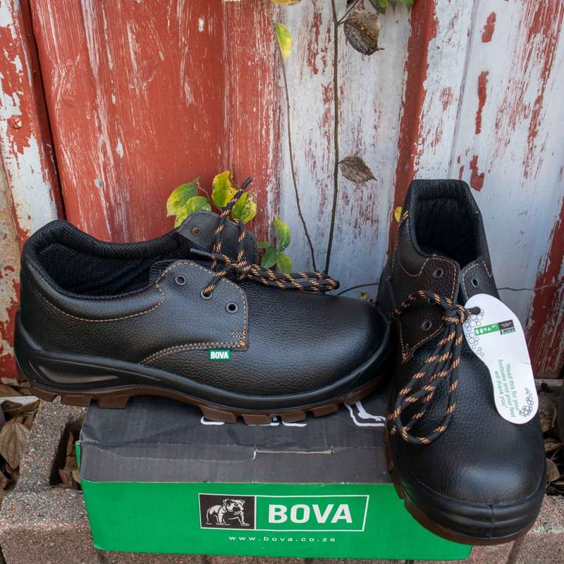 Bova Low Cut Safety Shoes - Neogrip B-90005 (Size 12)