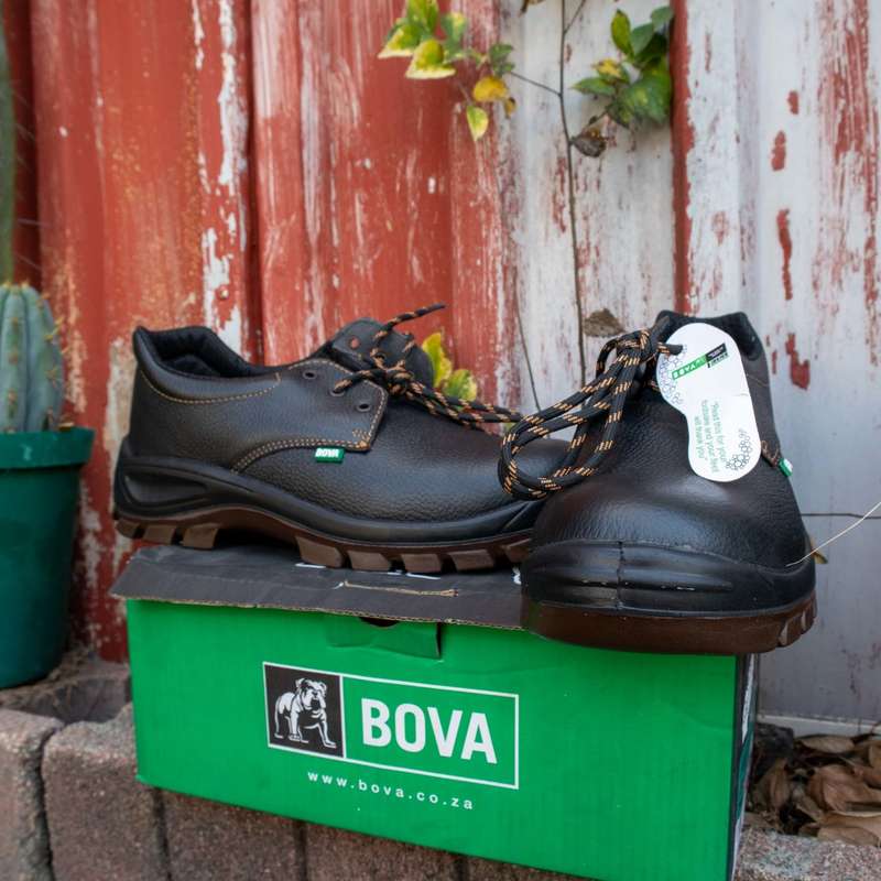 Bova Low Cut Safety Shoes - Neogrip B-90005 (Size 12)
