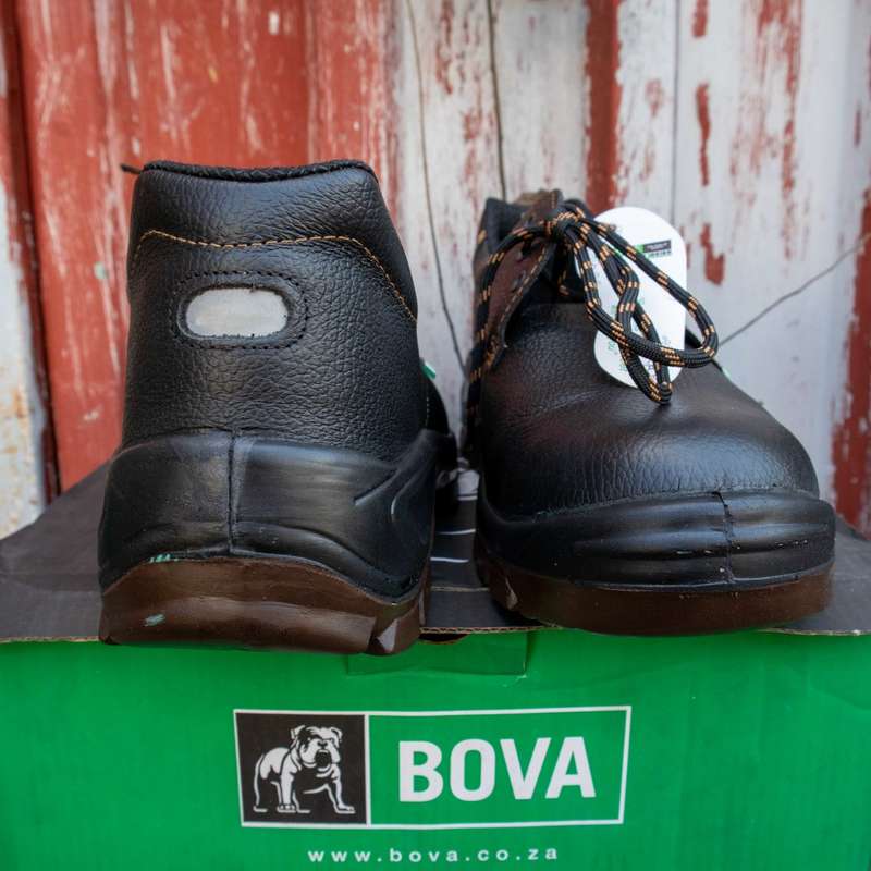Bova Low Cut Safety Shoes - Neogrip B-90005 (Size 12)