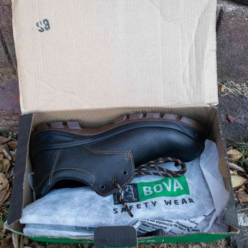 Bova Low Cut Safety Shoes - Neogrip B-90005 (Size 12)