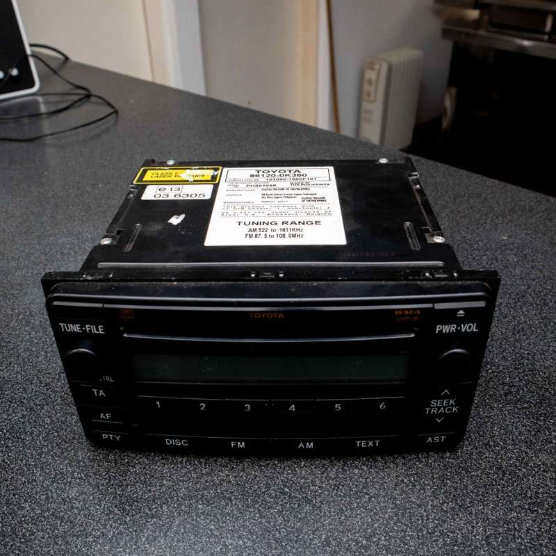 Toyota Hilux Stereo Radio Head Unit with CD Player - 86120-0k360
