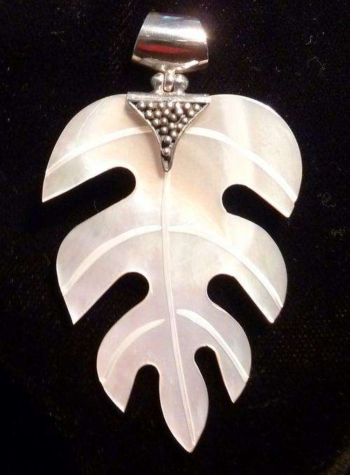 SILVER MOTHER-OF-PEARL SEA SHELL PENDANT
