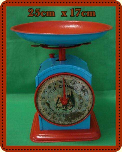Vintage Kitchen Scale.
