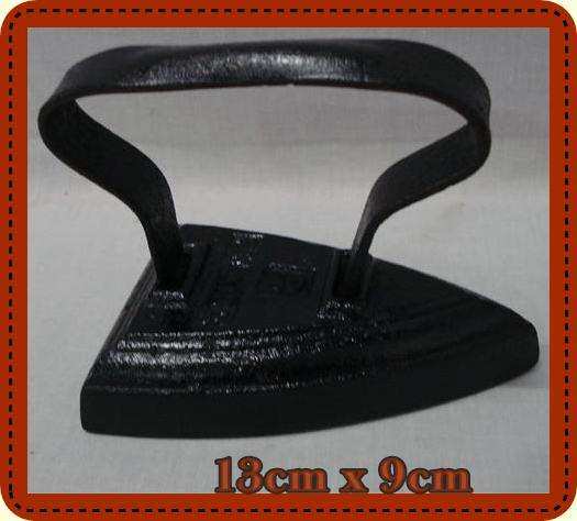Vintage Falkirk Cast Iron. No. 3 Cloths Iron