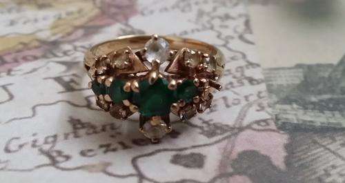 Dazzling 9 carat Ring