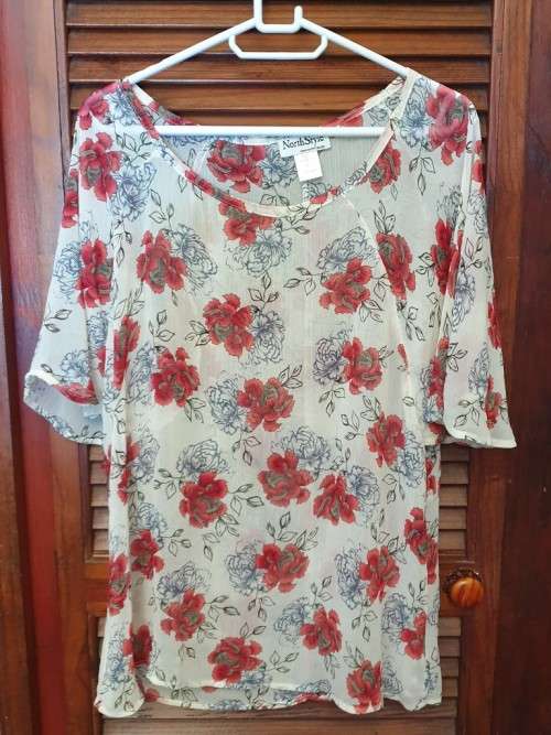 Ladies Top  (PURCHASED IN THE USA)