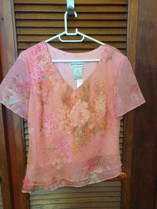 Ladies Top  (PURCHASED IN THE USA)